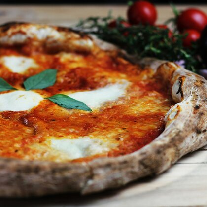Detailfoto von neapolitanischer Pizza
