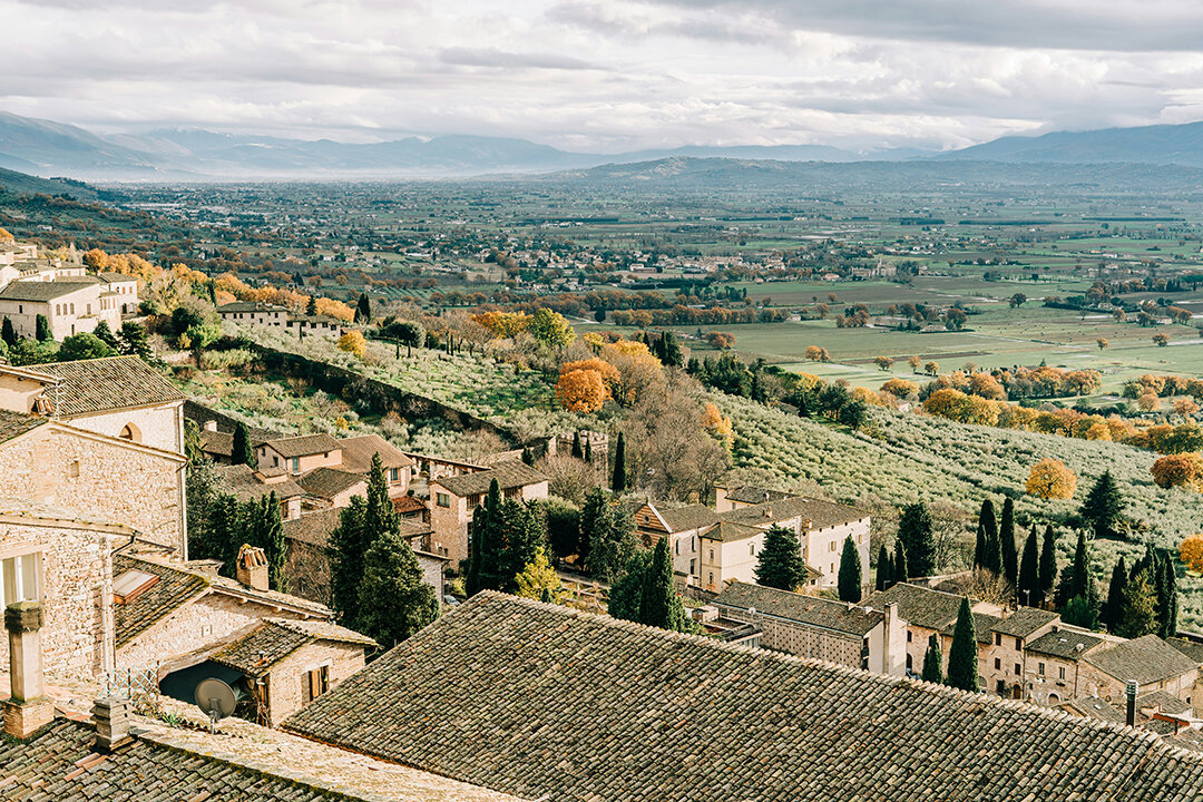 Blick über die Dächer und Felder von Perugia